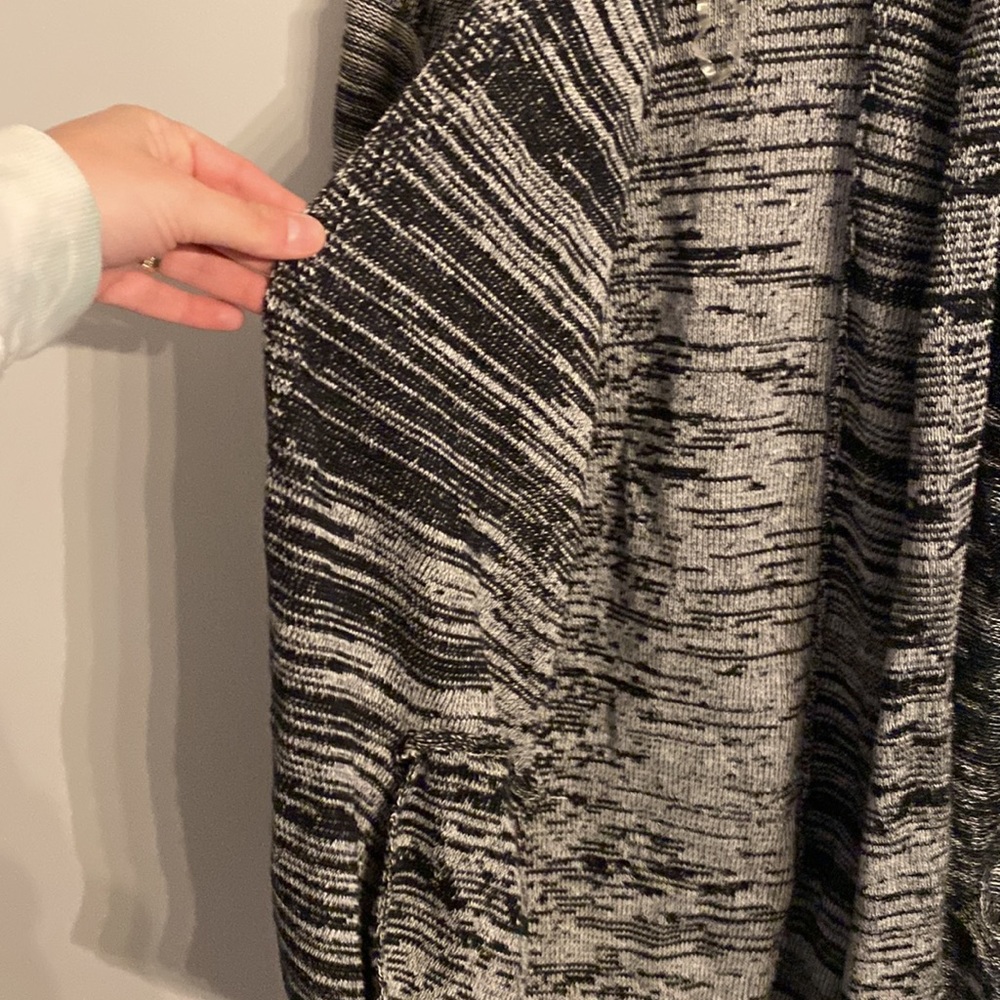 βοΈ2/$10 - cardigan - Picture 2 of 4